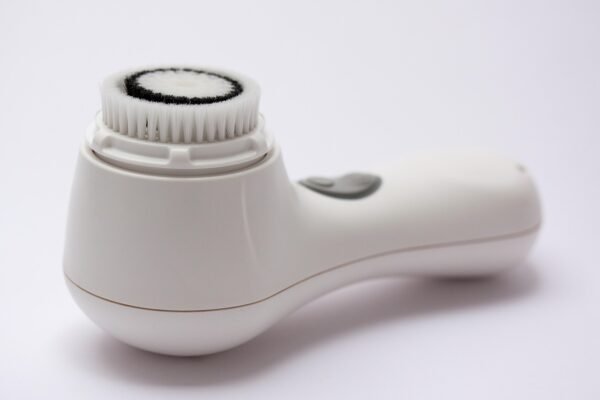 skin cleansing, skin cleaning device, cosmetics, brush head, sensitive, ergonomic, beauty care, beauty, sophisticated technology, professional facial cleansing, cleaning brush, dermatology, sonic method, patented, fine skin texture, dermatology, dermatology, dermatology, dermatology, dermatology